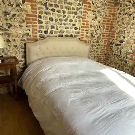 Le Bastion Aux 2 Tourelles Et Son Jacuzzi Holiday home