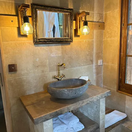 Holiday home Le Bastion Aux 2 Tourelles Et Son Jacuzzi Bellengreville (Seine-Maritime)
